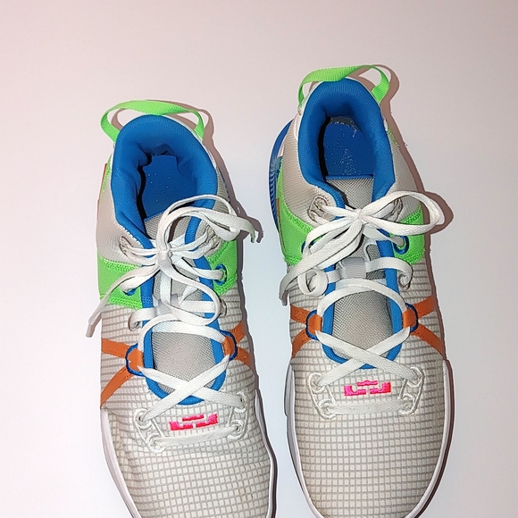 Nike Green and Blue Sneakers Sleek Modern Design - Picture 10 of 10